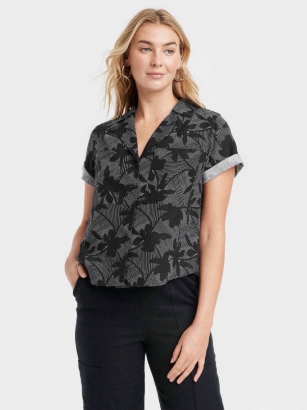 Universal Thread Black Floral Short-Sleeve Button-Down Shirt